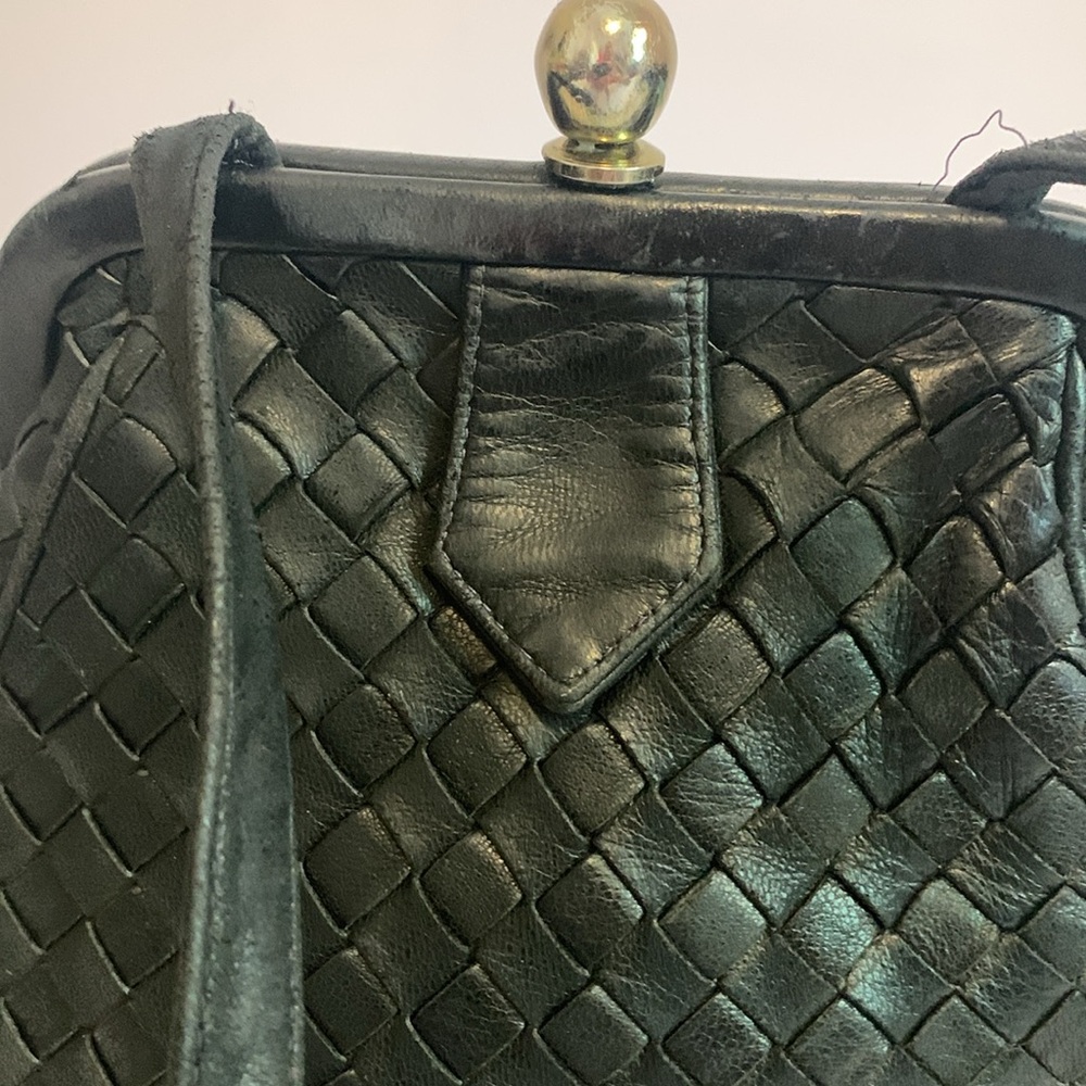 BLACK WEAVED LEATHER KISS LOCK CROSSBODY - Picture 2 of 10